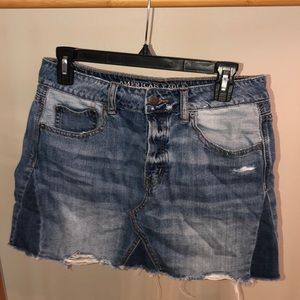American Eagle Mini Skirt !!